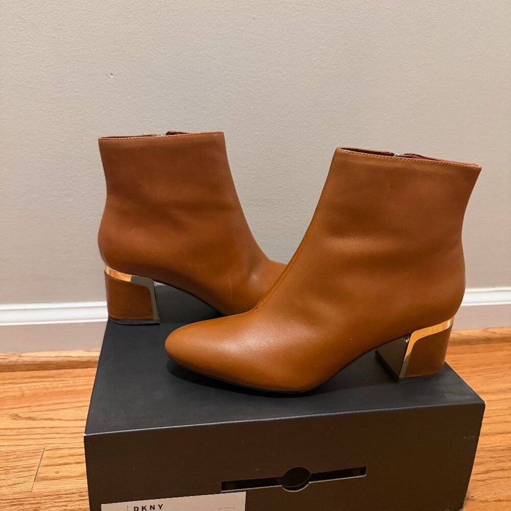 NIB DKNY Corrie Ankle Booties -> Calf Leather